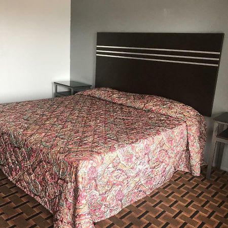 Guest Inn Yukon Bagian luar foto